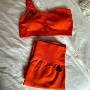 Body Engineers Motus seamless bra/legging set